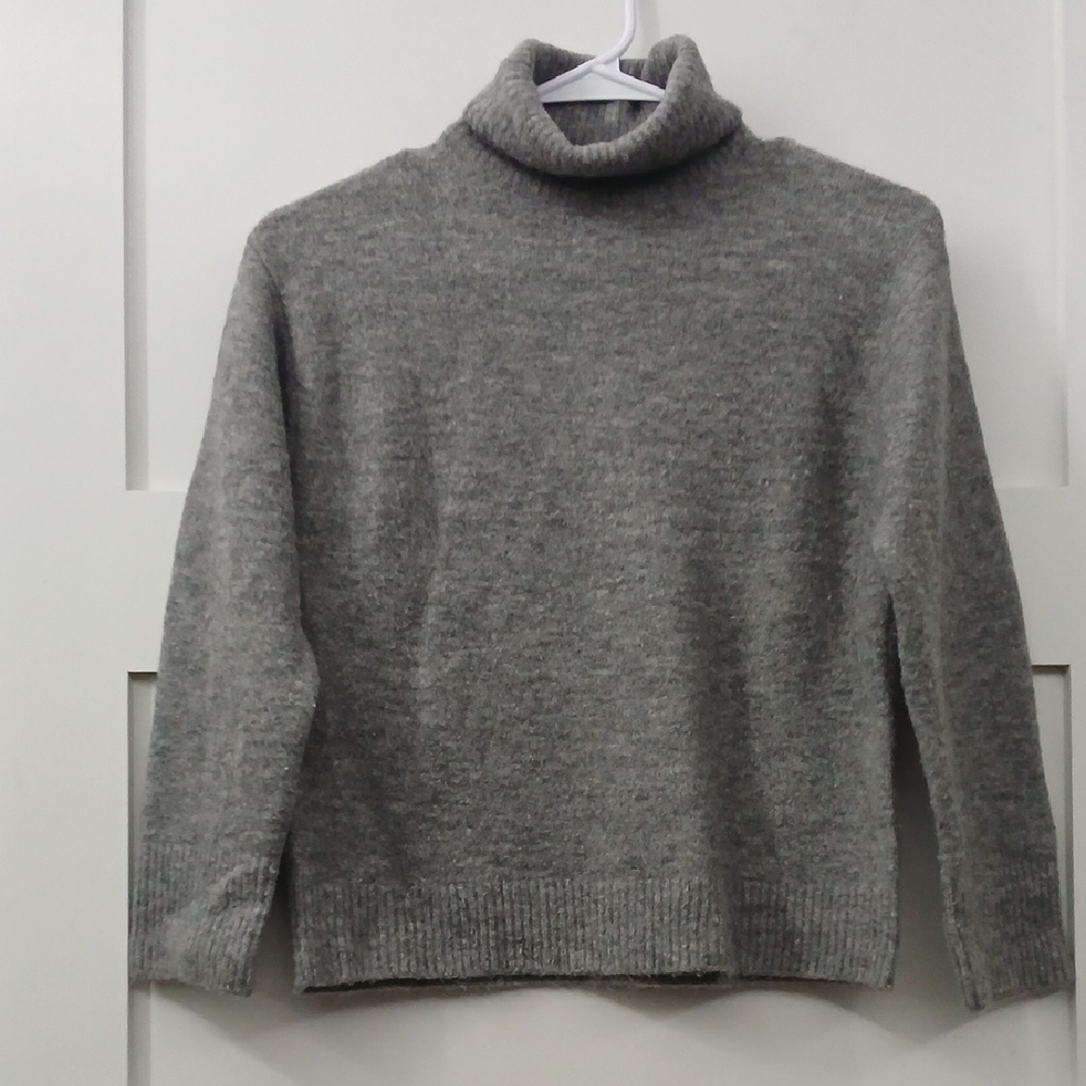 Zara Women's Gray Turtleneck Sweater